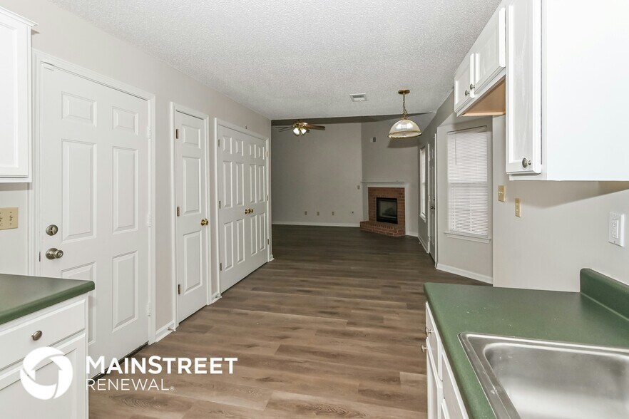 Building Photo - 1053 Scofield Dr