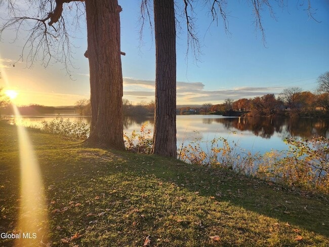 Building Photo - 11 Ingersoll Ave