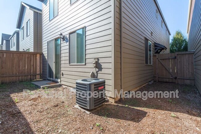 Building Photo - 2621 NE 131st Ave