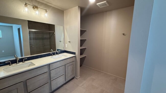 Building Photo - Light and airy 3-bed, 3-bath townhome in one of the area’s most highly desired Red Hawk area.