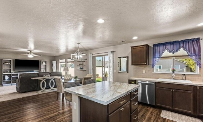 Building Photo - Beautiful Home near Meridian High School