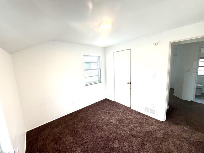 Building Photo - Fully Renovated 3 Bedroom 1 bath Home!