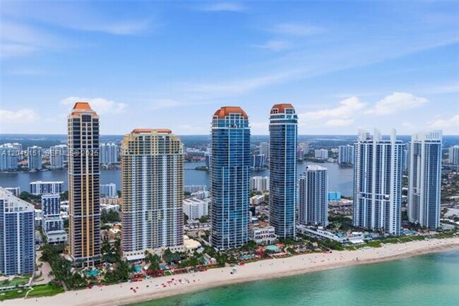 Building Photo - 17901 Collins Ave