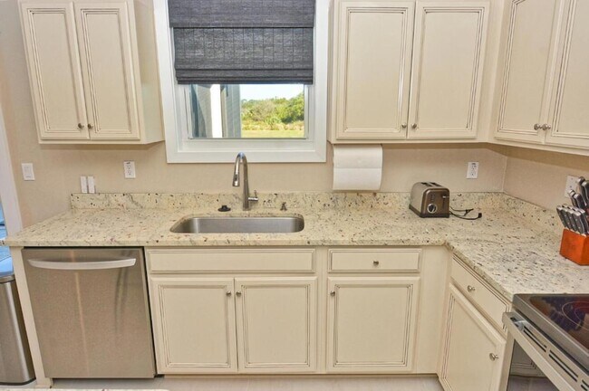 Building Photo - 3524 Carriage Pointe Cir