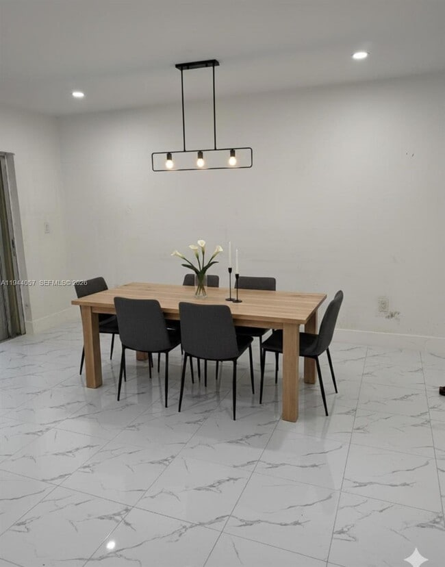 Building Photo - 1280 W 38th St