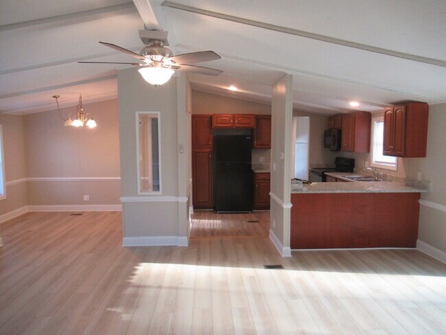 Building Photo - Move-In Ready 3-Bedroom Home in North Lincoln School District!