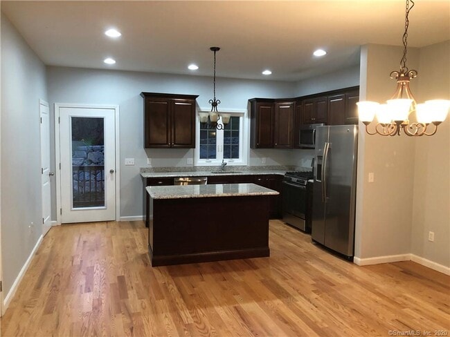 Building Photo - 19 Oak Meadows Dr