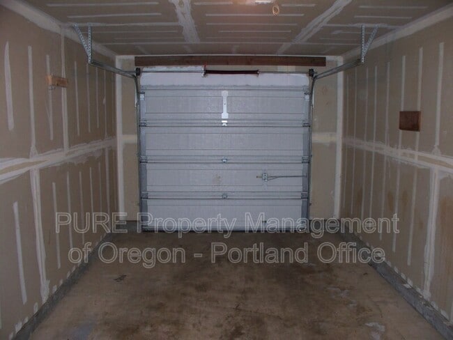 Building Photo - 16106 SE Caruthers St