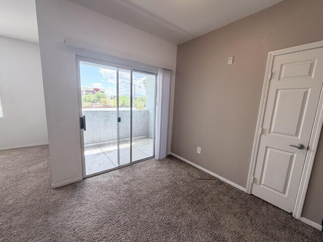 Building Photo - 2 Bedroom 2 Bathroom Condo