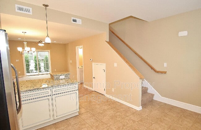 Building Photo - 198 Blackbird Village Cir