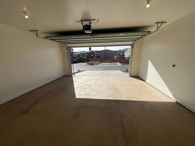 Building Photo - Azalea Beauty!