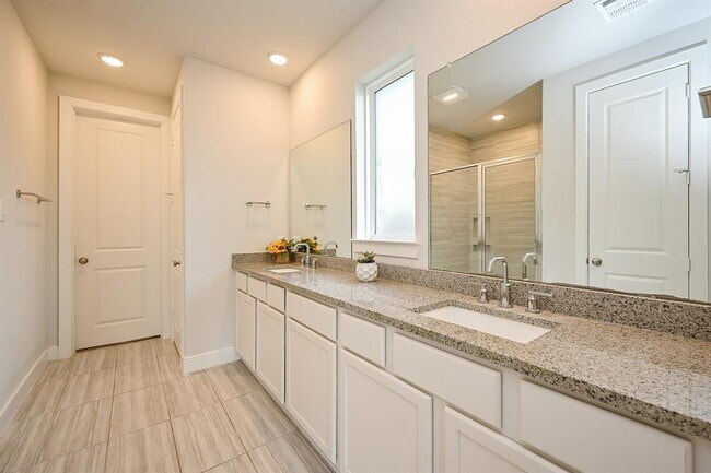 Building Photo - 9222 Dearborn Knoll Dr