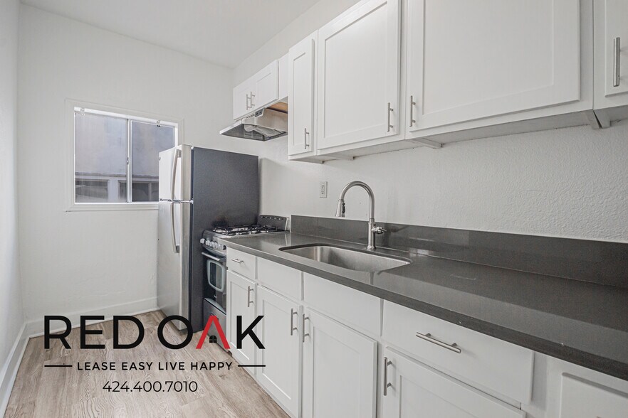 Building Photo - 822 S Park View St