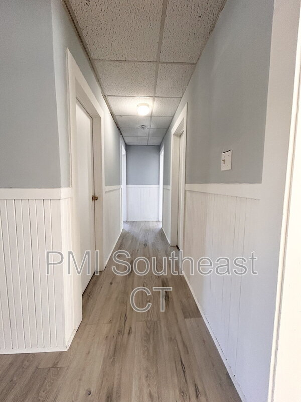 Building Photo - 484 Pleasant St