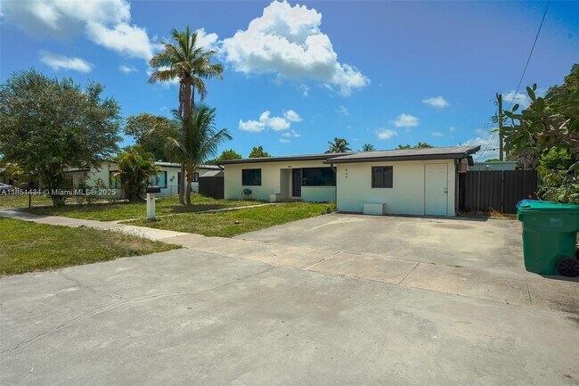 Building Photo - 840 NW 170th Terrace