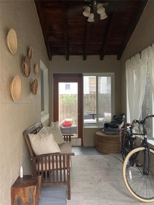 Building Photo - 329 W 28th St