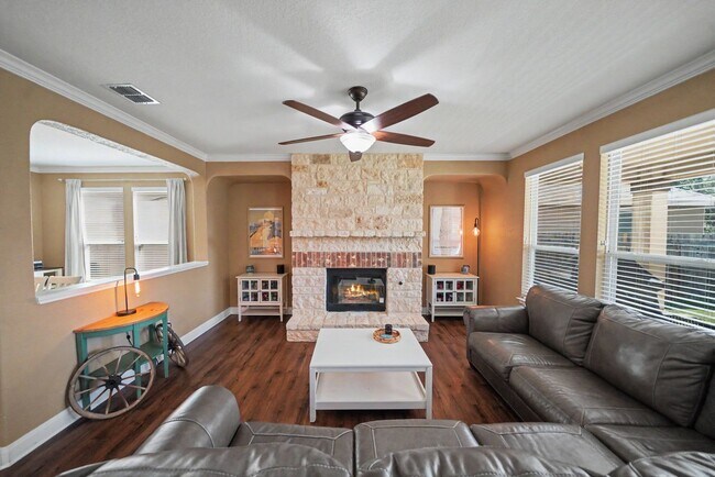 Building Photo - Exquisite 3-bedroom, 2.5-bathroom off 1604 and Culebra Road - Realtor Commission: $500