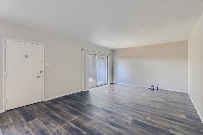 Building Photo - Aura at Midtown