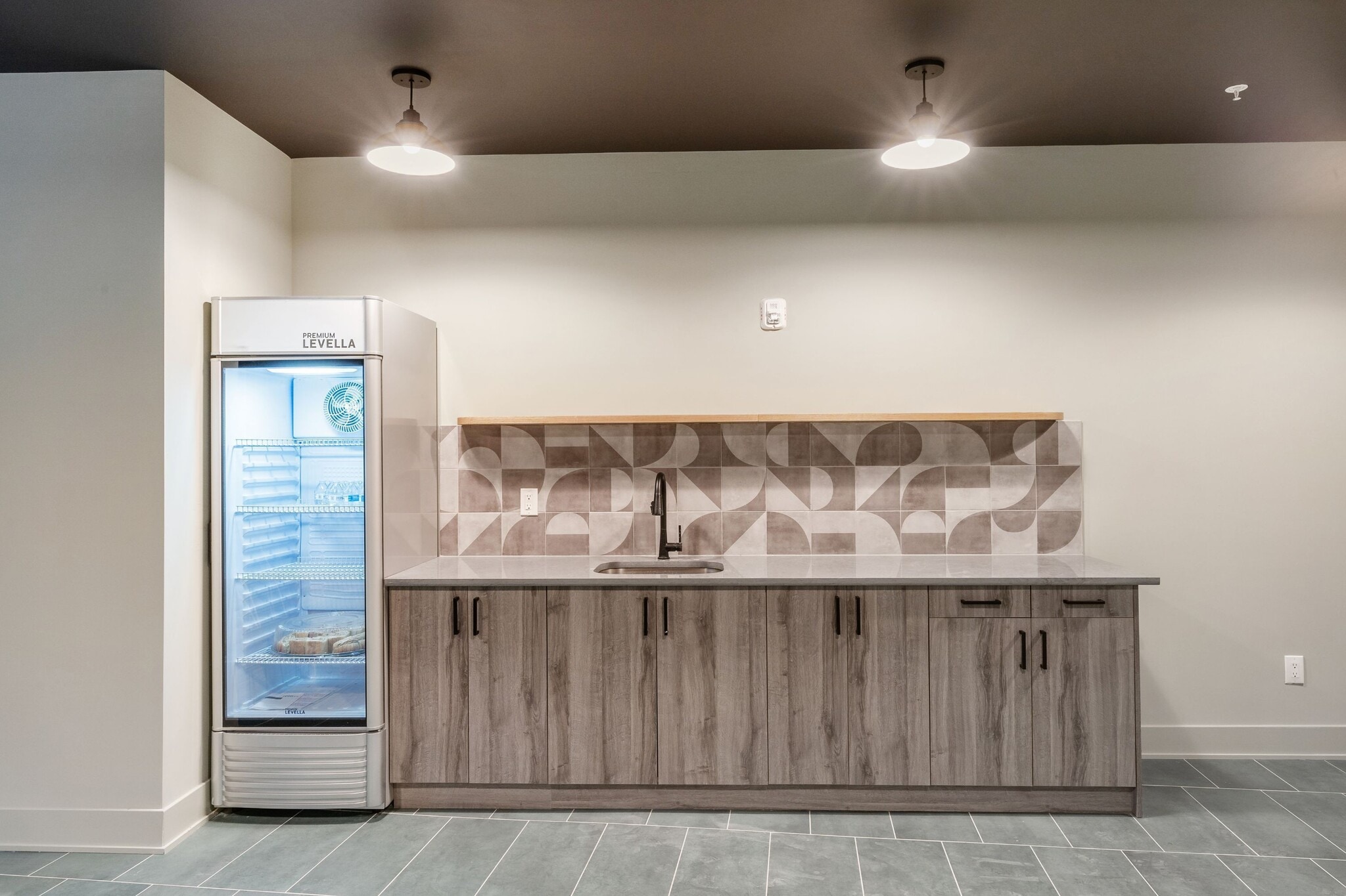 Building Photo - 629 W Girard Ave