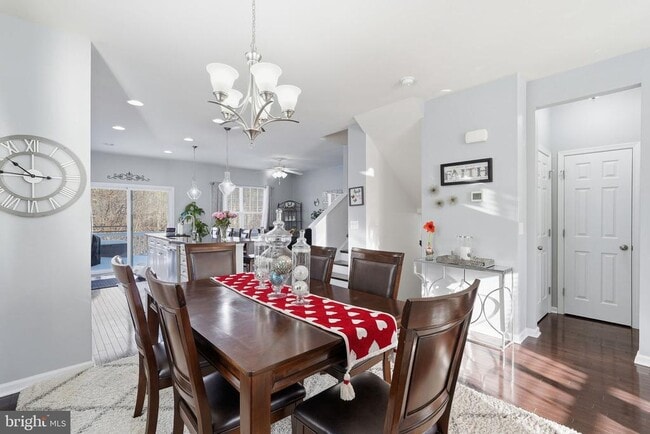 Building Photo - 9052 Isabel Ln