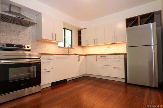 Building Photo - 259 Village Ct