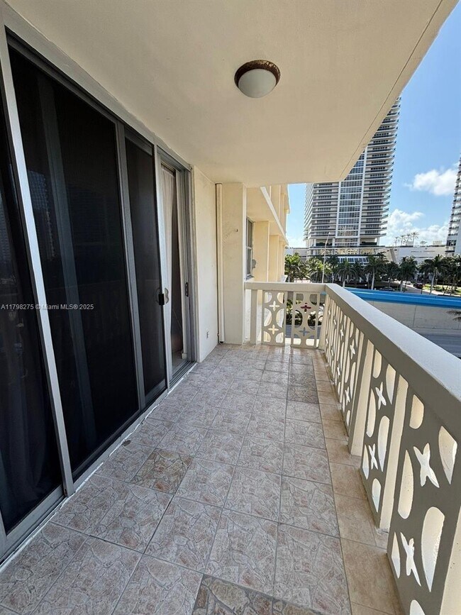 Building Photo - 1825 S Ocean Dr