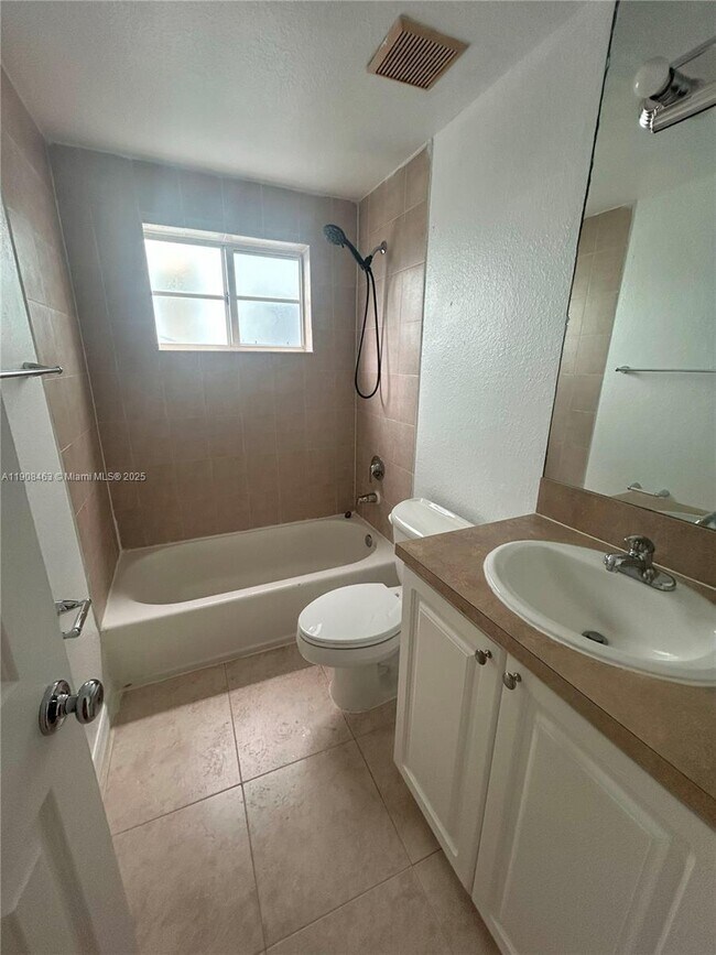 Building Photo - 1945 Calais Dr