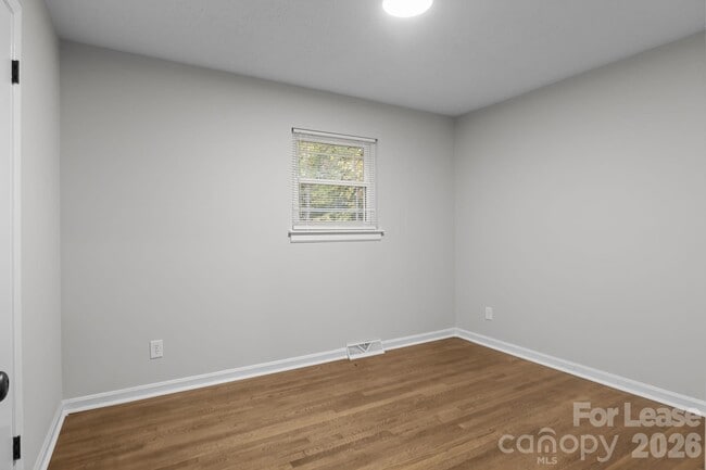 Building Photo - 5300 Hickory Ln