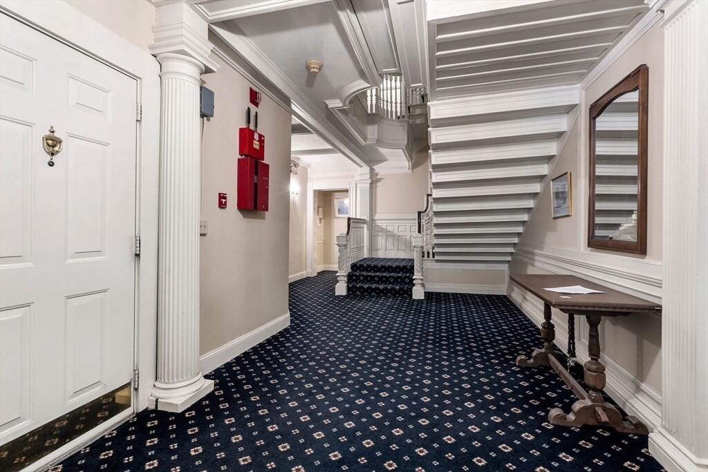 Building Photo - 244 Beacon St