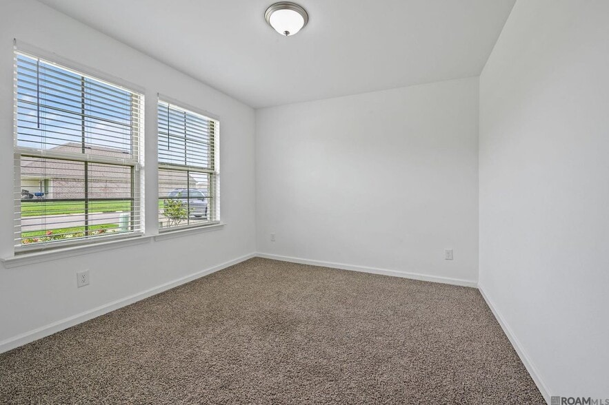 Building Photo - 15820 Loussier Dr