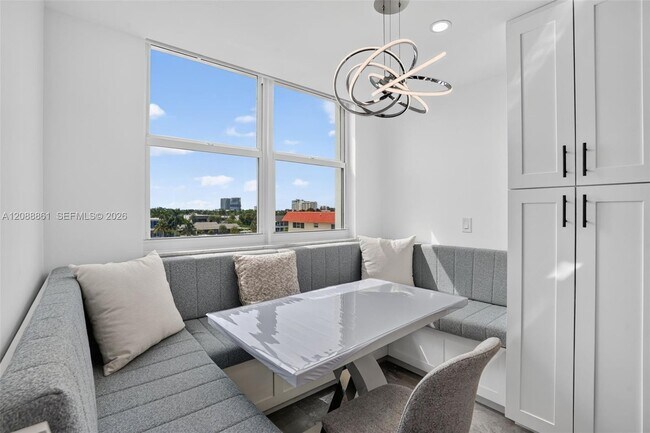 Building Photo - 3113 S Ocean Dr