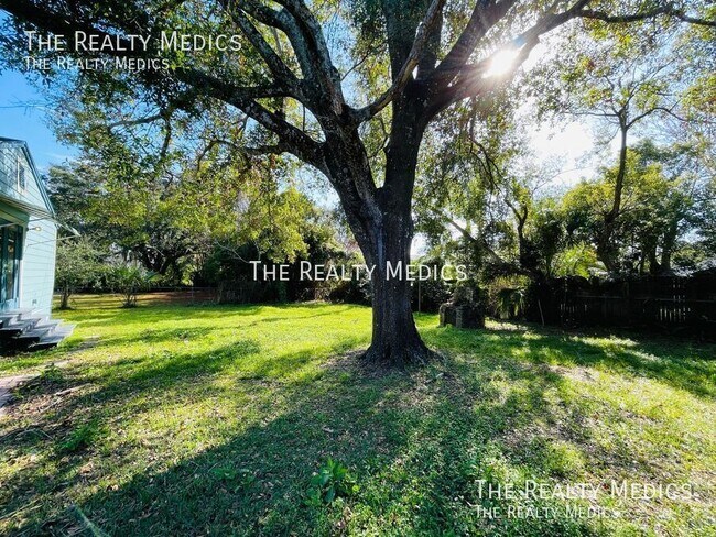 Building Photo - 1332 W Princeton St