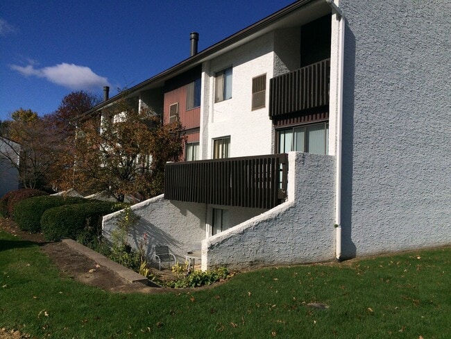 Building Photo - 2 Bed , 1 Bath Apt Close to PSU Campus