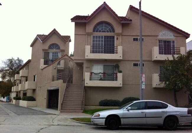 Primary Photo - 11122 Morrison St