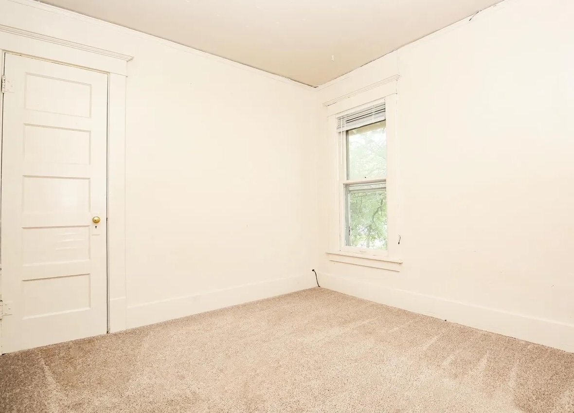 Building Photo - 425-427 W 16th St