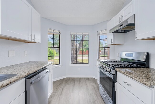 Building Photo - 2527 Silver Trumpet Dr