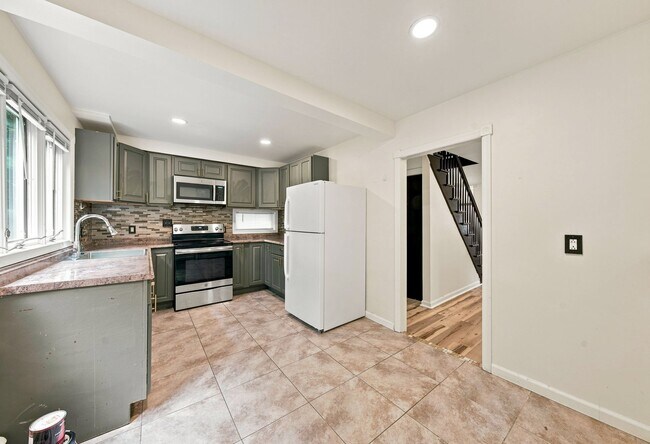 Building Photo - 8 McCroy Dr