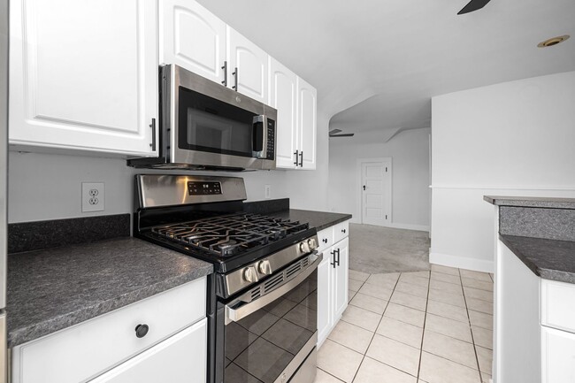 Building Photo - Modern Comfort Meets Prime Oakley Living –...