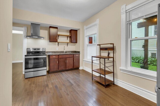 Building Photo - 2123 Wesley Ave