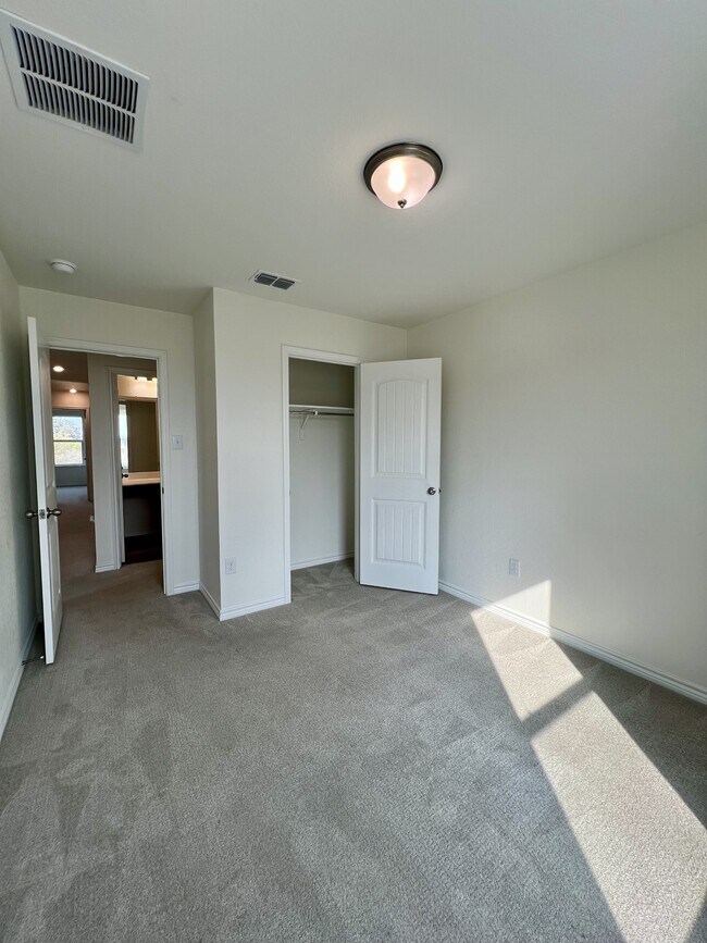 Building Photo - 14839 Vance Jackson Rd