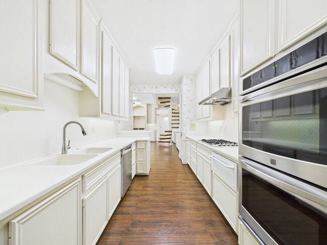 Building Photo - 7608 Del Monte Dr