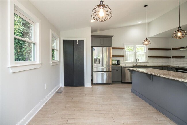 Building Photo - Beautiful 3/2.5 w/ Office Minutes From Airport and Woodward Academy!