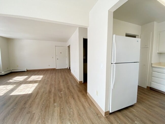 Building Photo - 3909 Malaspina Cir