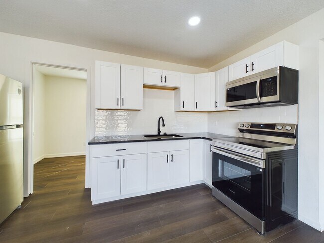 Building Photo - 8600 Countryshire Ln