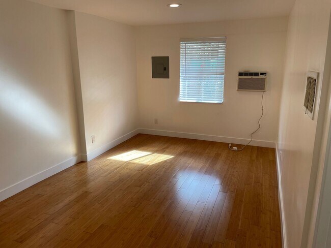 Building Photo - 1445 Echo Park Ave