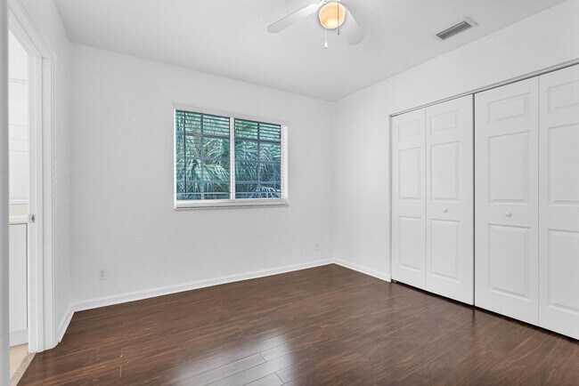 Building Photo - 1427 NW 34th Way