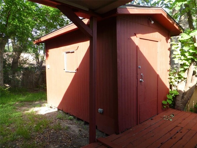 Building Photo - 1708 Raven Dr