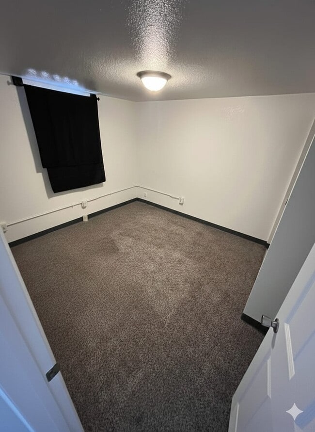 Building Photo - 6020 E 68th Way