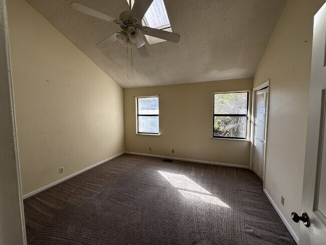 Building Photo - Townhouse for Rent