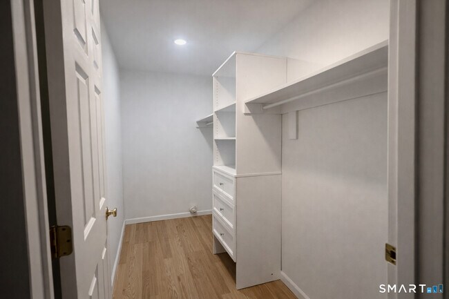 Building Photo - 103 Willow Springs